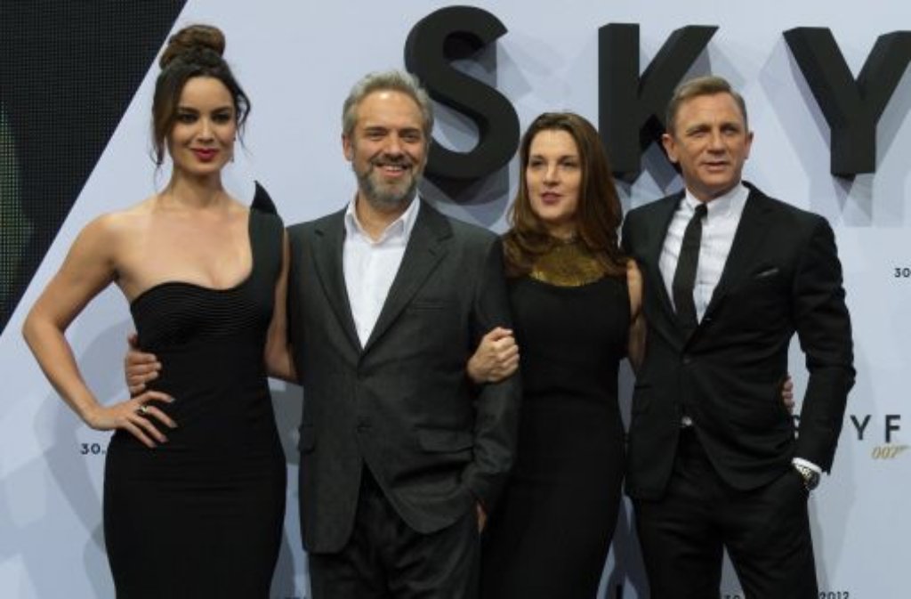 In Schale geworfen: Bond-Girl Bérénice Marlohe, Regisseur Sam Mendes, Produzentin Barbara Broccoli und Bond-Darsteller Daniel Craig