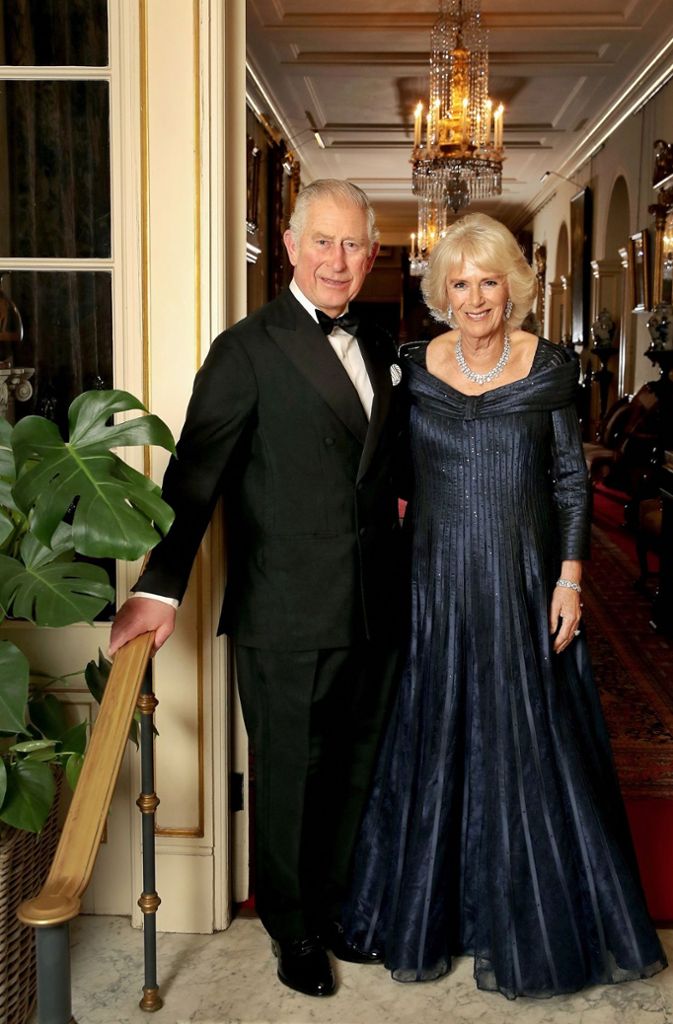 November 2018: Der ewige Thronfolger wird 70 – und wirkt zufriedener denn je. Prinz Charles feiert seinen runden Geburtstag am 14. November. Seine Mutter, die Queen, – sonst nicht für große Gefühle bekannt – hält ihm zu Ehren eine emotionale Rede.