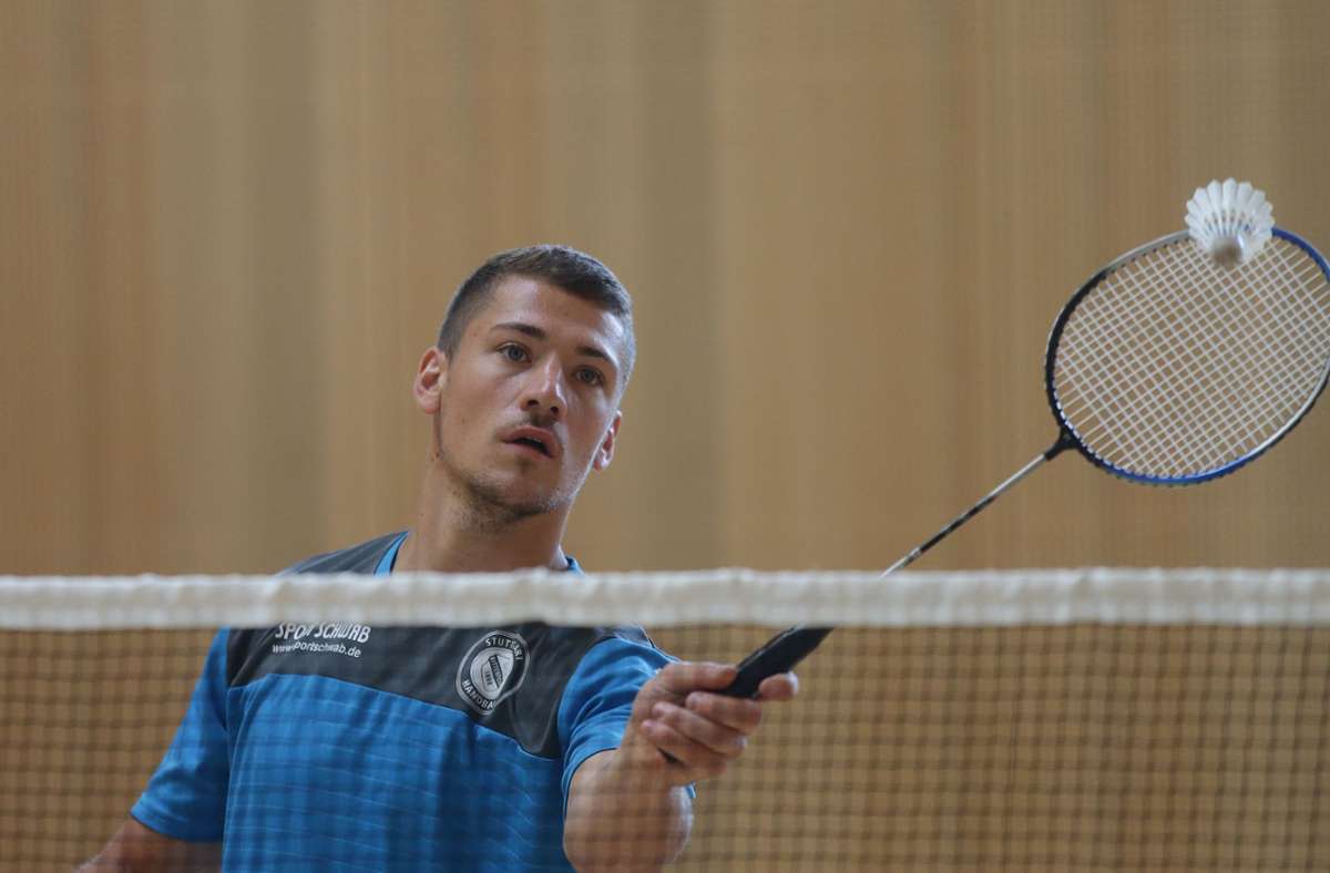 Neuzugang Jerome Müller voll konzentriert beim Badmintonspielen. Der Linkshänder kam von den Eulen Ludwigshafen.