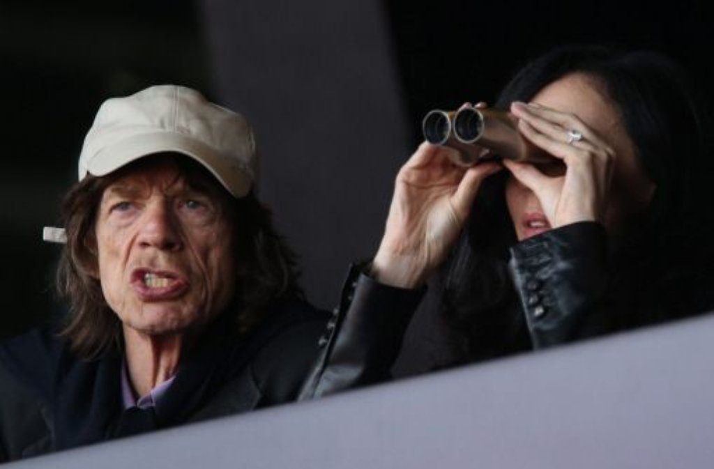 Unter den 80.000 im Olympic Stadium sind auch der Rolling Stone Mick Jagger und seine Freundin LWren Scott.