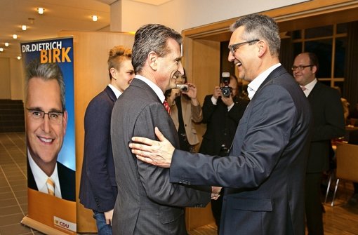 Günther Oettinger (links) ist von Brüssel nach Wangen gekommen, um Dietrich Birk vor 250 Gästen zu ehren. Foto: Horst Rudel