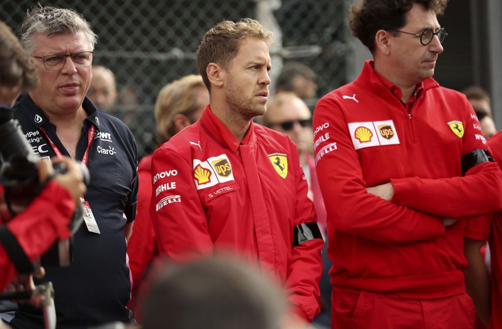 Sebastian Vettel und die anderen Formel-1-Piloten tragen eine schwarze Armbinde im Gedenken an den verunglückten Rennkollegen.