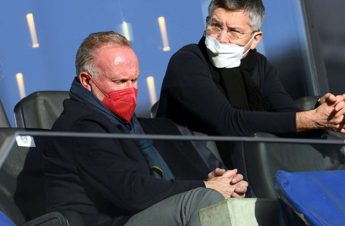 Karl-Heinz Rummenigge (links) hat sich im ZDF-“Sportstudio“ zur Katar-Kritik geäußert. Foto: dpa/Arne Dedert