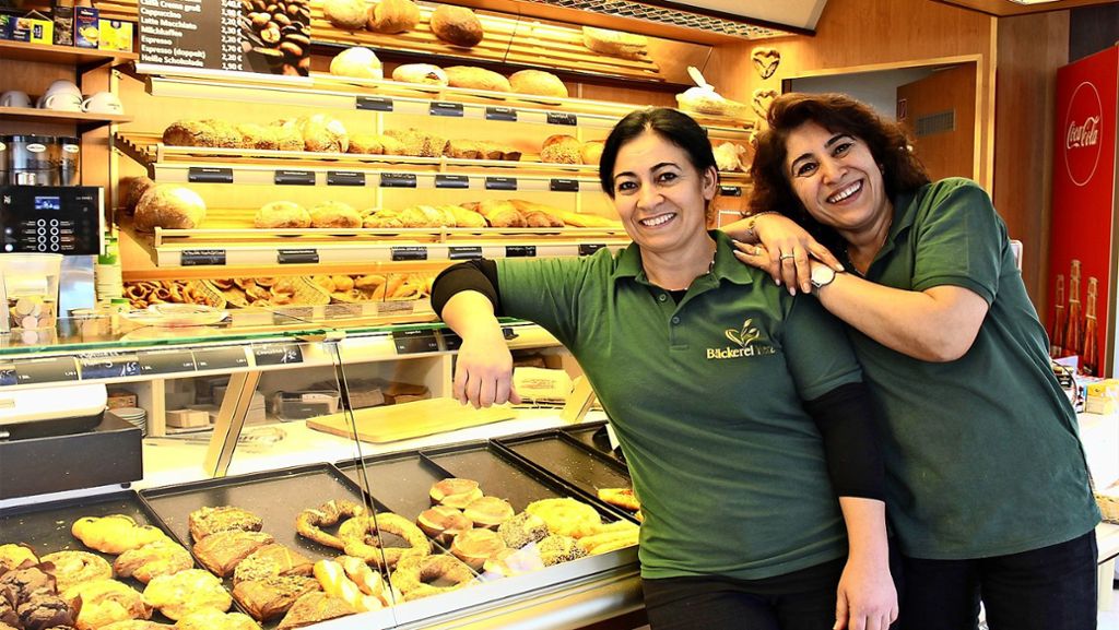  Zwei Verkäuferinnen wollten sich nach der Pleite der Bäckerei-Kette Lang nicht hängenlassen. Die beiden Schwestern haben sich stattdessen in Stuttgart-Vaihingen in die Selbstständigkeit gewagt. Hier ziehen sie nach einem Jahr Bilanz. 