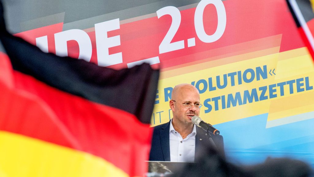  Im Wahlkampf in Brandenburg, Sachsen und Thüringen nimmt die AfD für sich die Rolle als vermeintliche Erbin der DDR-Bürgerrechtler in Anspruch. Sie macht aus der Bundesrepublik ein Unrechtsregime. Beim Publikum kommt das an. 