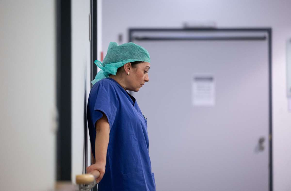Stationsleiterin Ayse Yeter kämpft mit ihrem Team täglich um das Leben ihrer Patienten. Foto: dpa/Marijan Murat