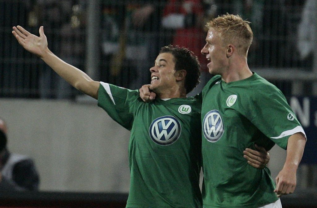 Platz neun für Andres D’Alessandro (li.), der von 2003 bis 2006 für den VfL Wolfsburg auflief und auf 61 Einsätze kommt. Der heute 38-Jährige absolvierte 22 Länderspiele für Argentinien und wurde 2010 zu Südamerikas Fußballer des Jahres gewählt.