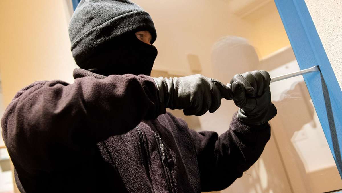 Statistik zu Wohnungseinbrüchen: Mehr Menschen  im Homeoffice wirken abschreckend auf Einbrecher