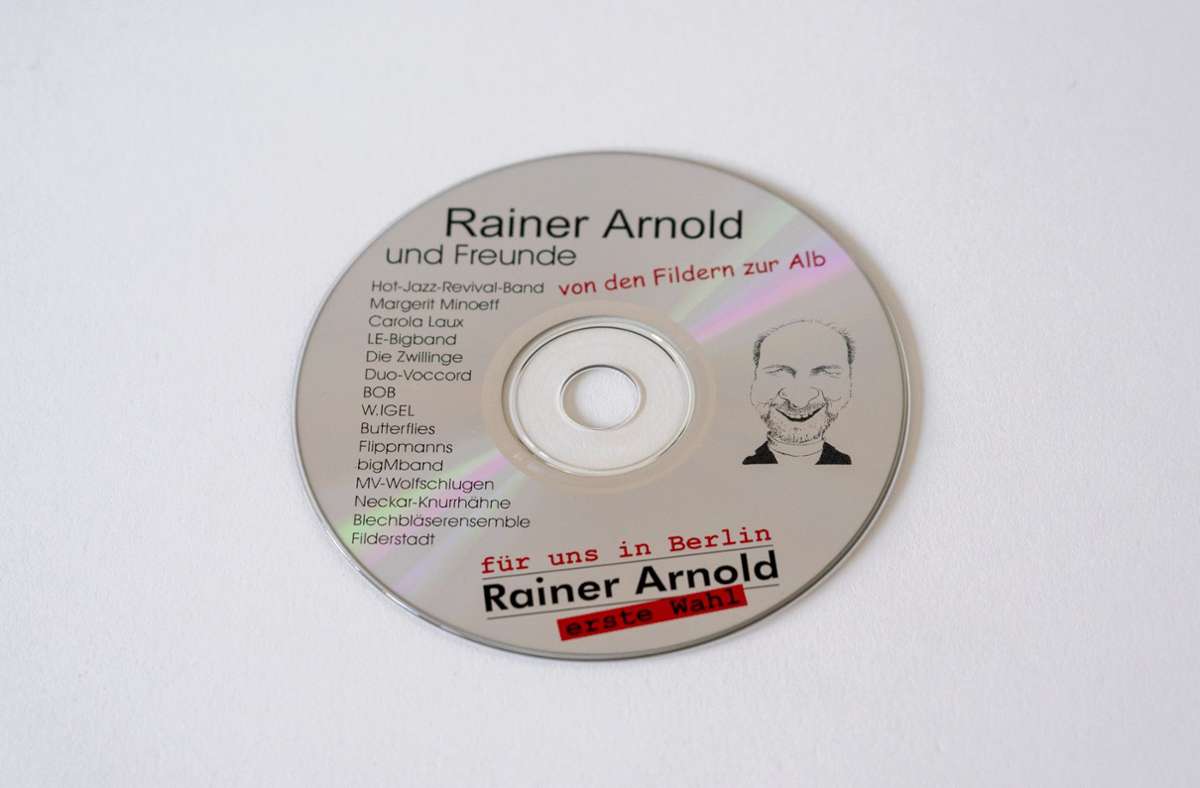 Der musikalische Rainer Arnold von der SPD nahm eine CD auf und warb damit zur Bundestagswahl 2002. Später verkaufte er sie und spendete den Erlös Opfern des Oderhochwassers.