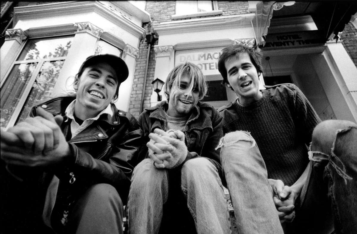 Die Grunge-Pioniere der Band Nirvana (l-r): Dave Grohl, Kurt Cobain und Krist Novoselic, aufgenommen im Oktober 1990 in London.
