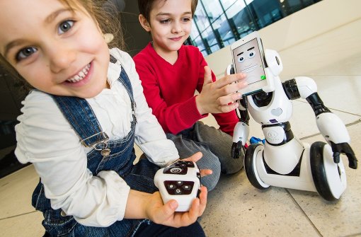 Beim SmartphoneRoboter RoboMe können Kinder schlechte Laune einfach wegwischen. Bei Mama und Papa funktioniert das nicht. Foto: dpa