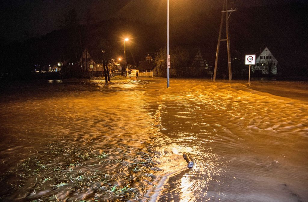 Überflutete Straßen bei Murrhardt im Rems-Murr-Kreis: Auch hier...