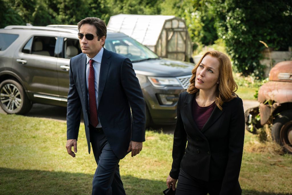 Mit Fox Mulder (David Duchovny) und Dana Scully (Gillian Anderson) sind in der neuen Akte X-Staffel die gleichen FBI-Ermittler wie früher mit dabei. Foto: AP
