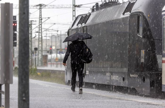 Wetterdienst warnt vor Sturm und glatten Straßen