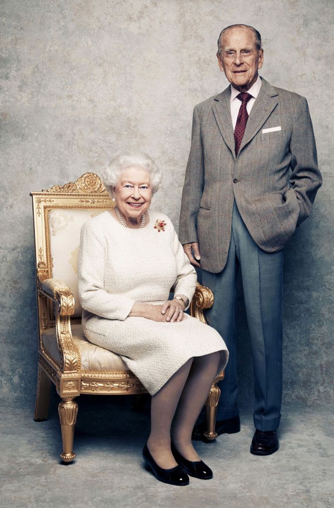 2017 konnten Queen Elizabeth und Prinz Philip ihre „Gnadenhochzeit“ feiern: Seit 70 Jahren steht der Herzog von Edinburgh an der Seite seiner Gattin – beziehungsweise (wie es das Protokoll gebietet) immer zwei Schritte hinter ihr.