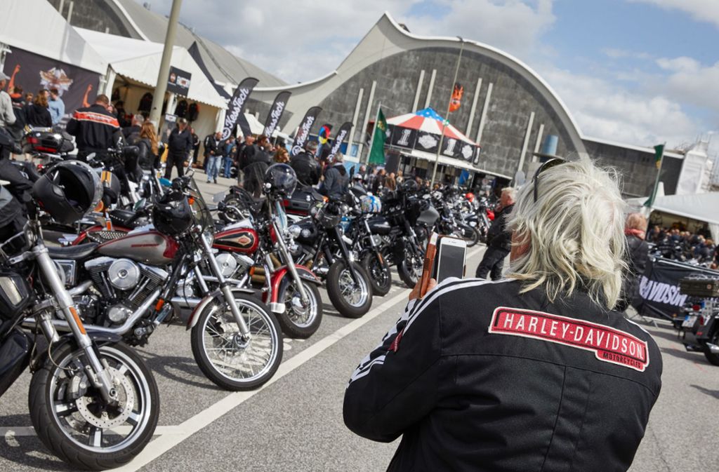 Zahlreiche Besitzer haben ihre Harley...