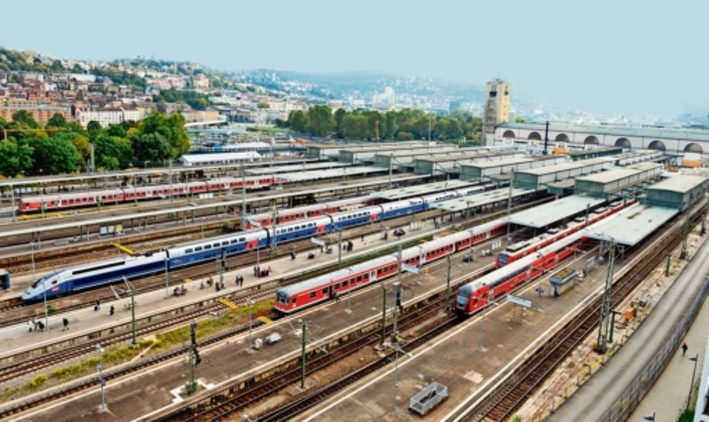 Stuttgarts Hauptbahnhof und sein Gleisvorfeld: noch ist unklar, wie das Areal  nach der Fertigstellung von S 21 genutzt wird. Foto: dpa
