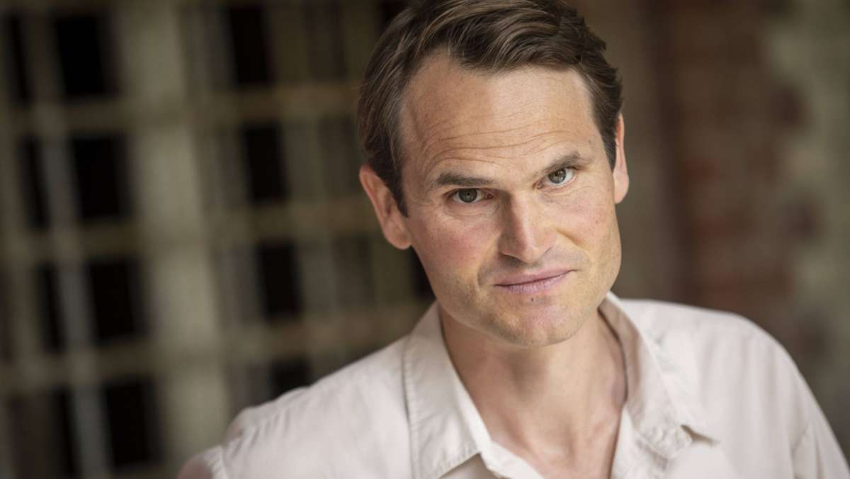 Fabian Hinrichs in  der Serie „Zerv“: „Schauspieler müssten mehr  nachdenken“