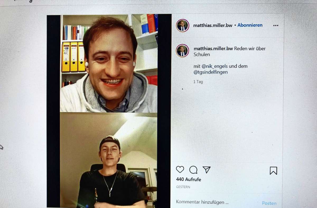 Matthias Miller (oben) im Gespräch mit einem Schülervertreter: der CDU-Kandidat findet, dass es viel zu bereden gibt und postet seine Videos unter anderem auf Instagram.
