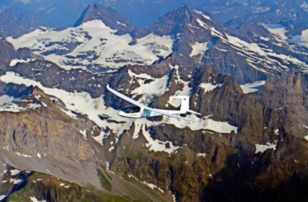 Mit dem E-Genius der Vaihinger Luft- und Raumfahrttechniker flogen ein Doktorand und ein Pilot über die Alpen bis nach Italien. Foto: Universität Stuttgart