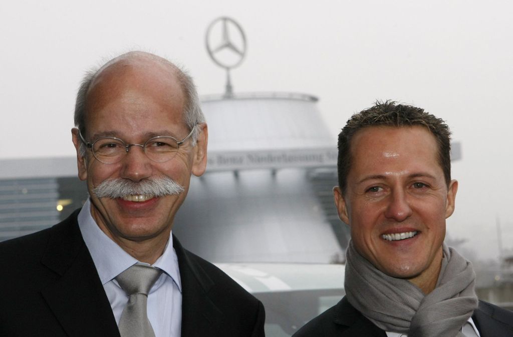 Hier mit dem ehemaligen Formel 1-Piloten Michael Schumacher vor dem Mercedes Benz-Museum in Stuttgart im Jahr 2010.
