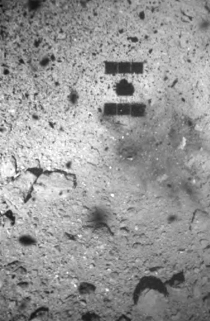Nach vier Jahren im All hat die japanische Raumsonde „Hayabusa2“ ihr Ziel, den Asteroiden Ryugu, erreicht. Die Sonde mit dem deutschen Asteroidenlander „Mascot“ an Bord sei nun in einer Position 20 Kilometer vom Asteroiden Ryugyu entfernt.