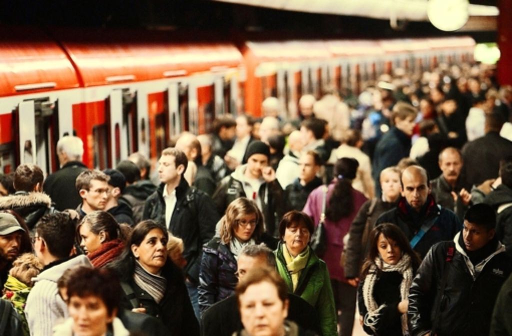Vor allem im Berufsverkehr sind die Bahnsteige voller geworden. Foto: Michael Steinert