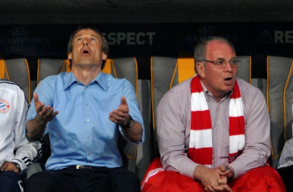 Modernisieren ist Klinsmanns Motto: Auch in seiner Station als Trainer des FC Bayern München. Doch dem Rekordmeister bescherte er 2008 keinen Titel und so wurde er 2009 suspendiert.