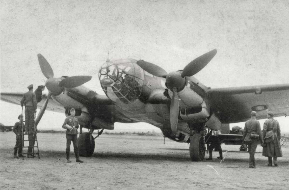 Eine HE 111 im Jahr 1944 auf dem Hailfinger Flugplatz