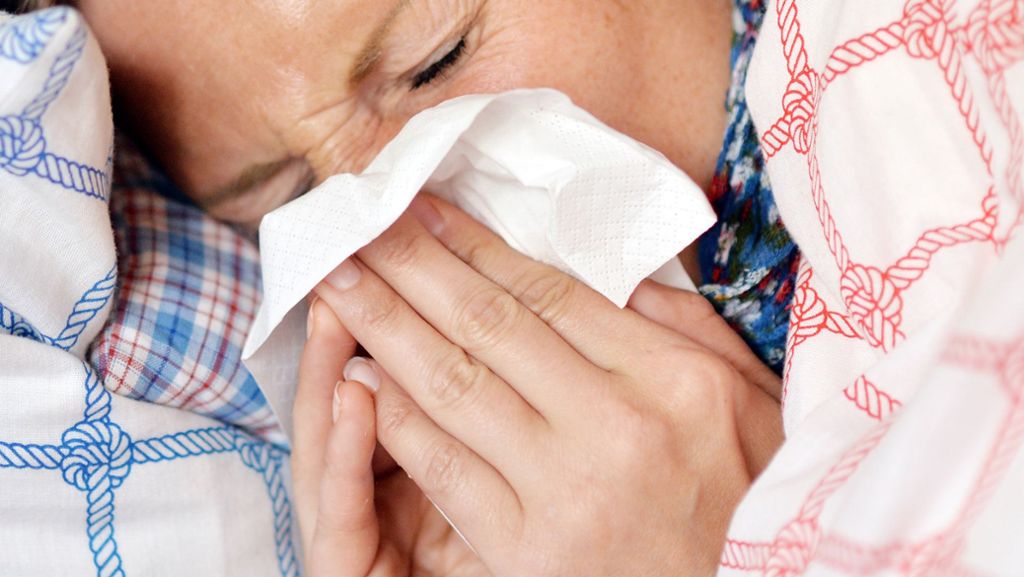  In der kalten Jahreszeit sind viele erkältet und heiser. Da gilt es insbesondere die Stimme zu schonen. Denn sonst drohen chronische Entzündungen, wie Fachärzte warnen. 