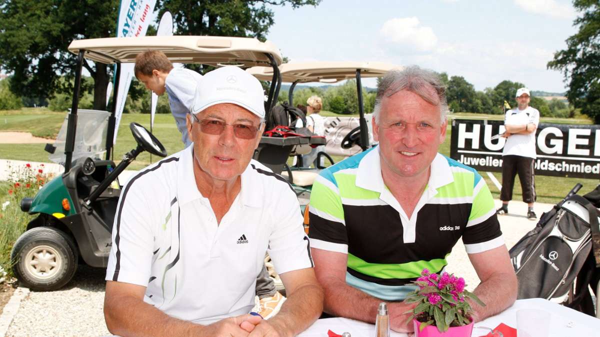 Ballkünstler beim Golfen: Andreas Brehme (re.) mit Franz Beckenbauer.