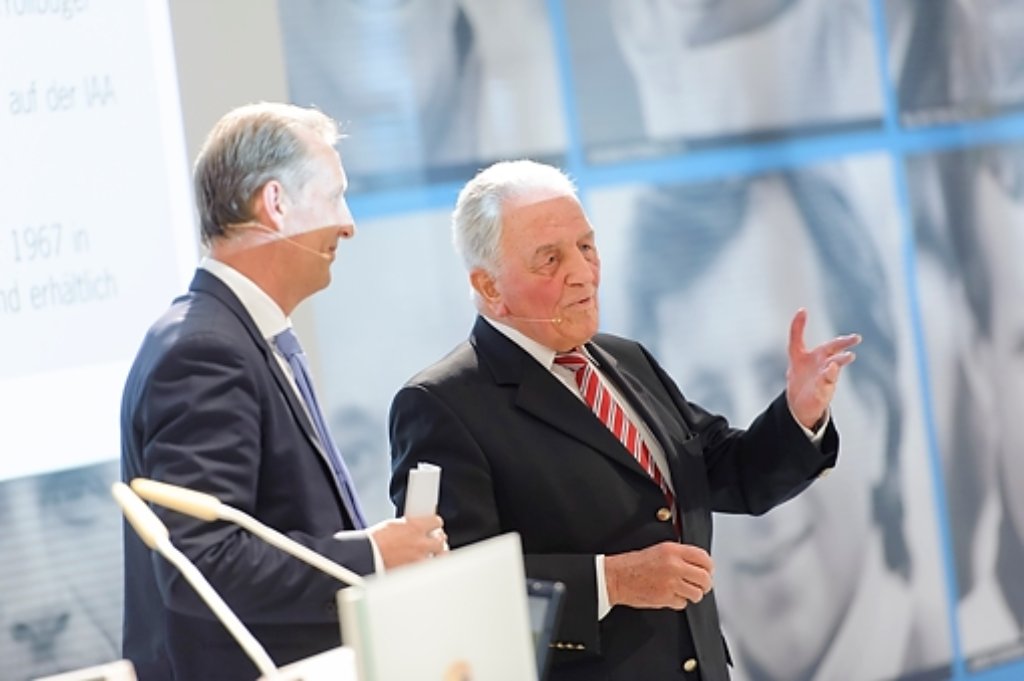 Oliver Hille (links), der Geschäftsführer der Stuttgarter Porsche-Niederlassung, und Harald Wagner, der dem Targa einst seinen Namen gab.
