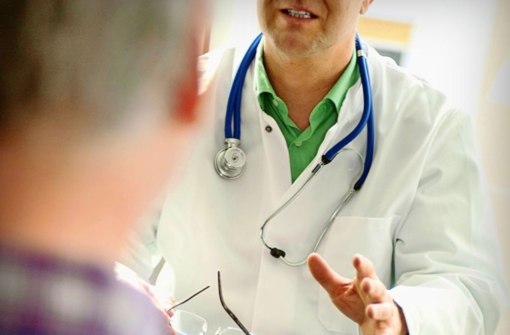 Urologe und Patient stehen beim Prostatatumor vor schwierigen Entscheidungen. Foto: dpa