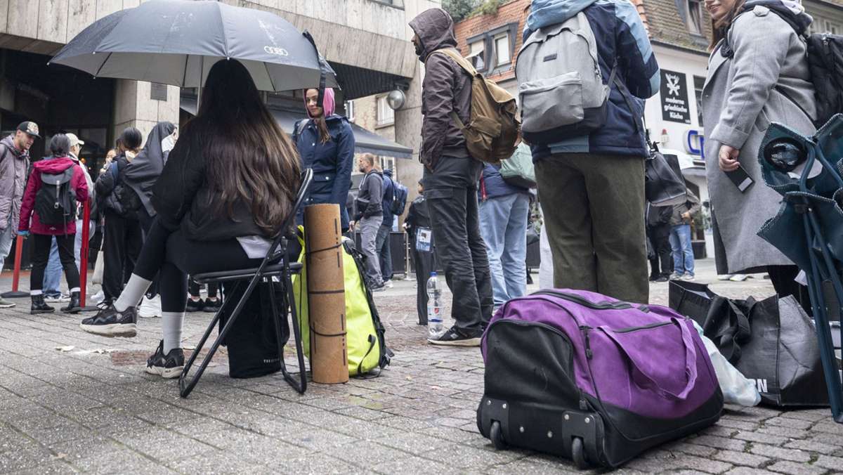 Ausländerbehörde in Stuttgart: Zustände immer schlimmer – Menschen warten 19 Stunden
