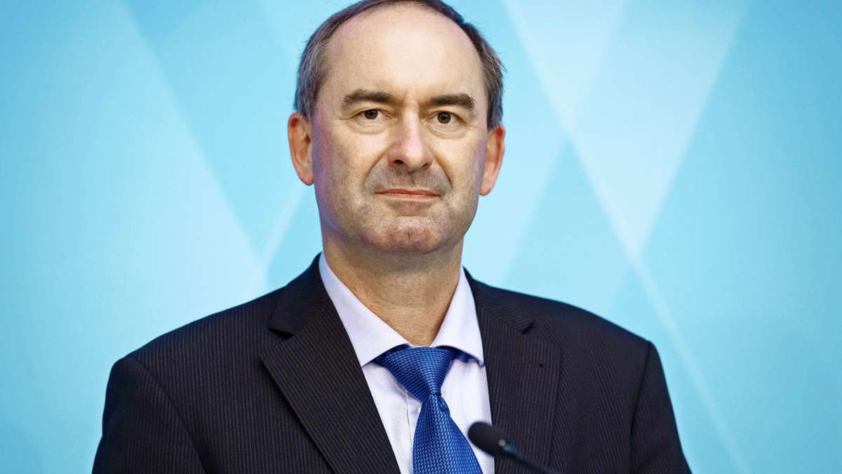 Impfgegner: Bayerns Wirtschaftsminister Aiwanger auf Abwegen: Der „Opflsoft“-Bayer