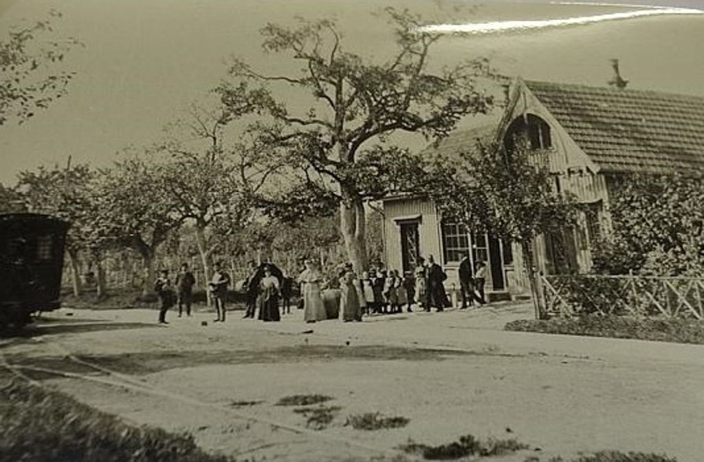 Dieses Bild zeigt den Plieninger Bahnhof um 1900.