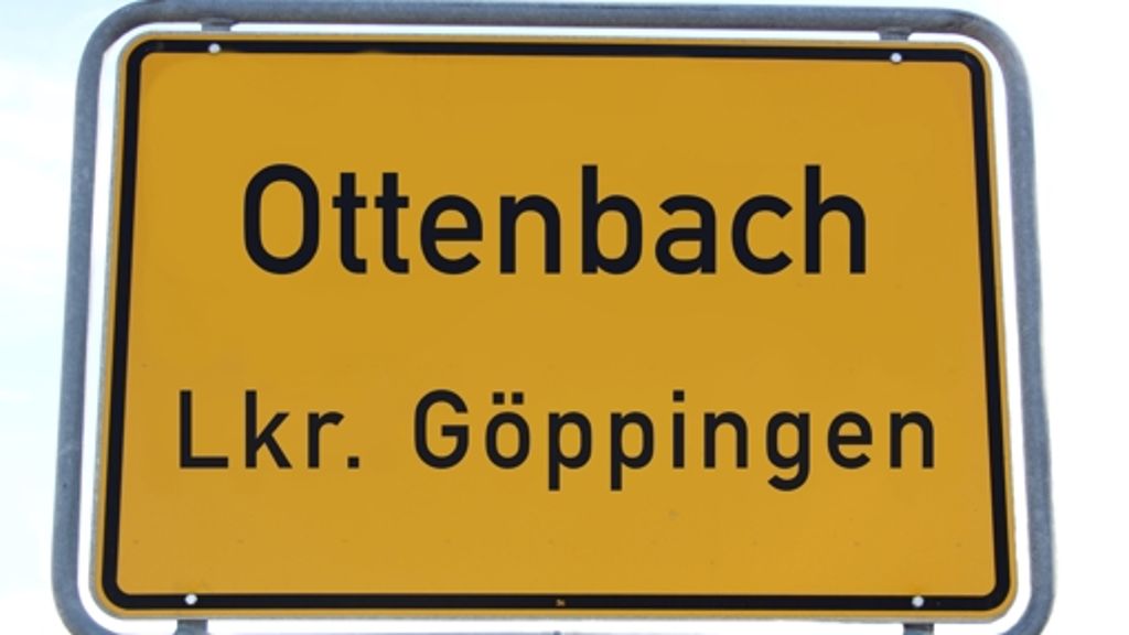  Der Ottenbacher Gemeinderat funktioniert wie eine große Familie, behauptet der Bürgermeister Oliver Franz. Die gute Stube wurde nun verlegt. 