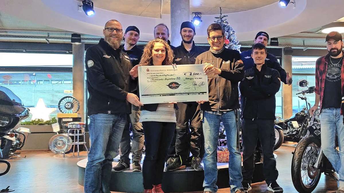  Die Böblinger Harley-Davidson-Niederlassung gibt 2500 Euro für einen guten Zweck. Gespendet wird das Geld an den Ökumenischen Hospizdienst in Böblingen. 