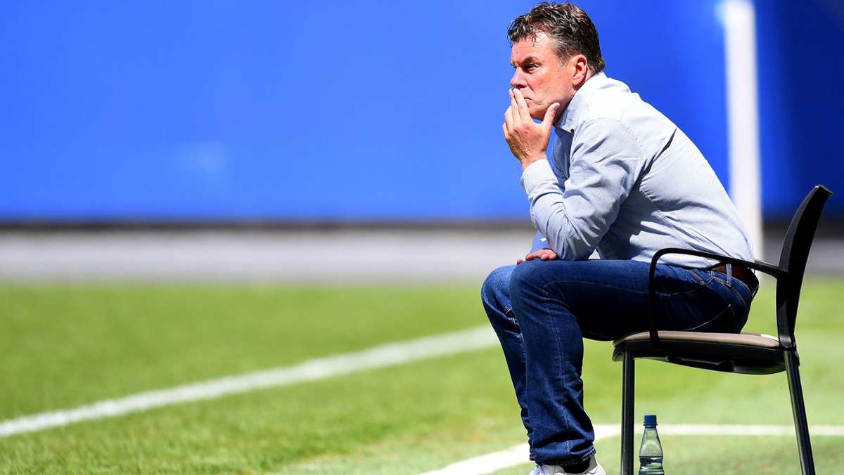  Fußball-Zweitligist Hamburger SV muss sich wieder einen neuen Trainer suchen. Nach dem verpassten Aufstieg in die höchste deutsche Spielklasse können sich beide Seiten nicht auf eine weitere Zusammenarbeit einigen. 