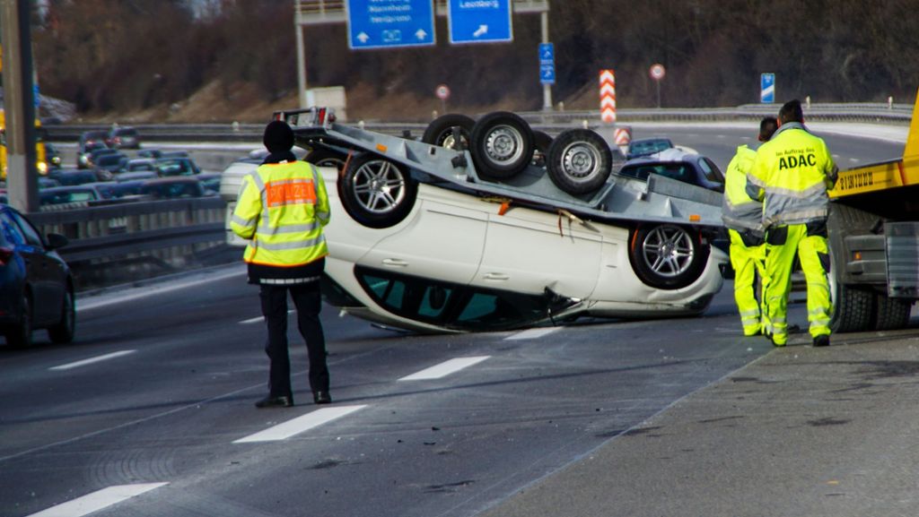 A8/A81 am Leonberger Dreieck: Spektakulärer Unfall fordert hohen Schaden