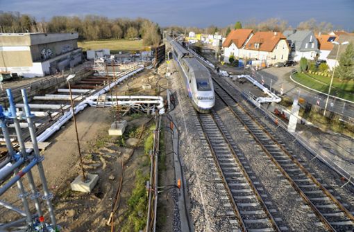 Die Rheintalbahn bei Niederbühl im Januar. Fünf Monate zuvor war hier das Gleisbett abgesunken. Foto: Stefan Jehle