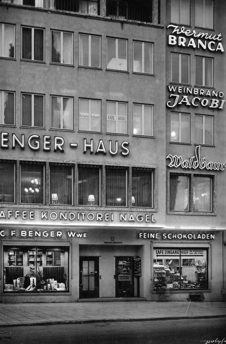 Neonreklame wohl in den 1950er-Jahren am Stuttgarter Marktplatz