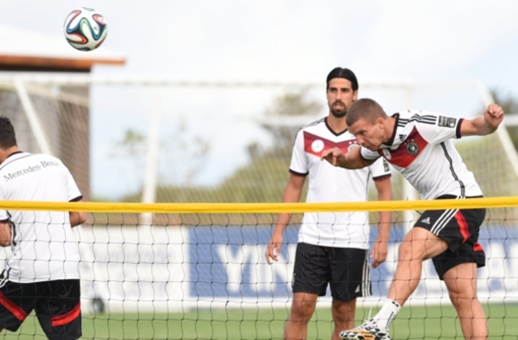 Das DFB-Team bei einer der finalen Trainingseinheiten vor der Abreise nach Rio zum WM-Finale. Der Spaß kommt dabei offensitclich nicht zu kurz.