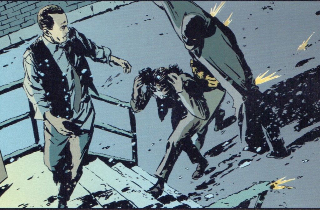 Batman agiert mit seinem Kevlar-Cape als Kugelfang für die Polizei von Gotham City. Das ist symbolisch für die helfende Nebenrolle, die er in „Gotham Central“ spielt. Foto: Panini