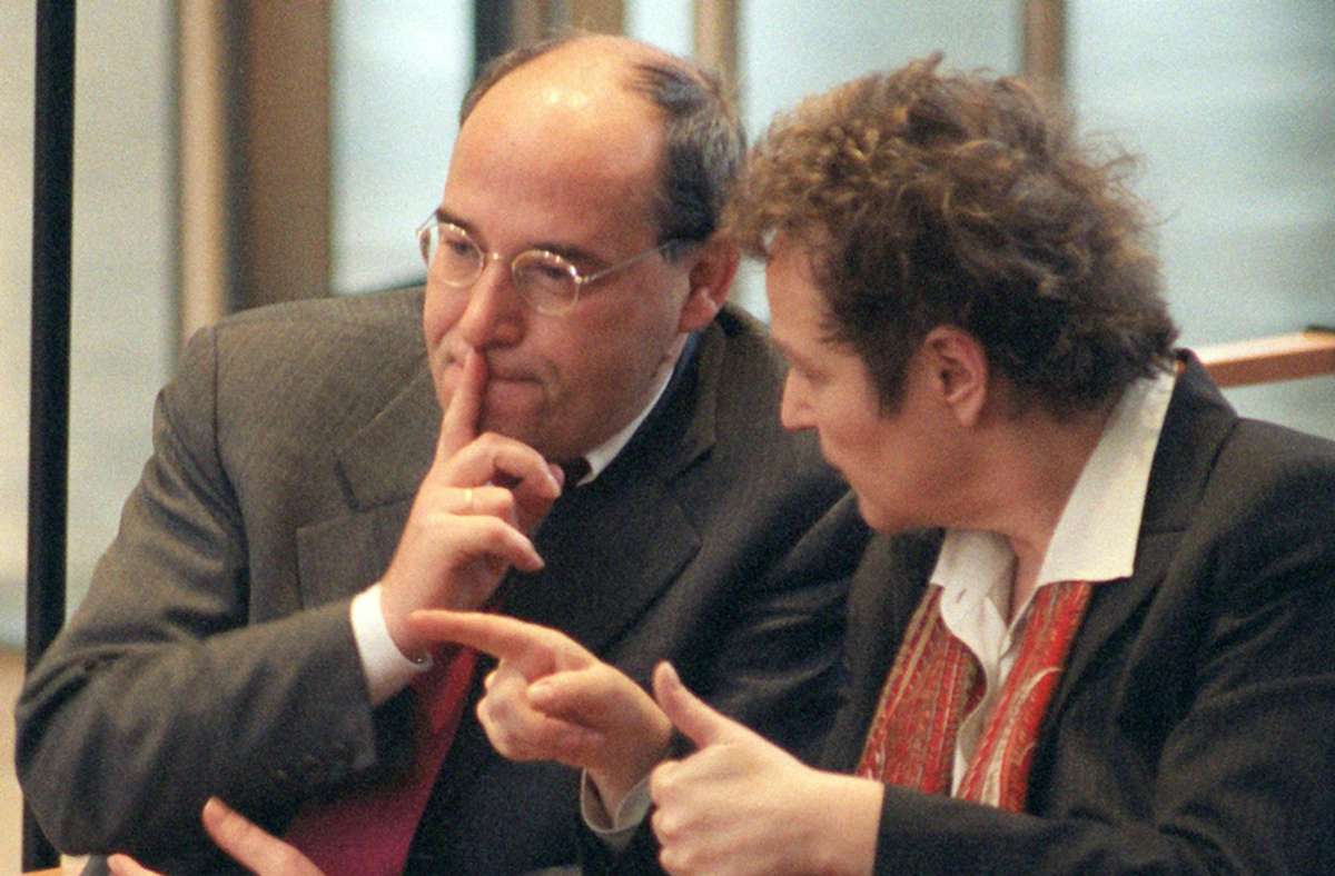 1998 mit dem damaligen PDS-Chef Gregor Gysi im Bundestag, als es um eine Amnestie für DDR-Funktionäre ging.