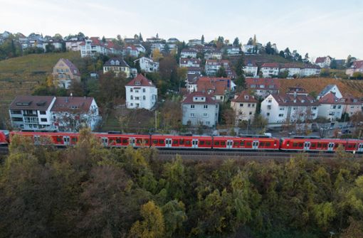 Die Gäubahnstrecke  durch Stuttgart wird vom Hauptbahnhof abgehängt,  Züge sollen über den Flughafen fahren.  Damit entfällt sie auch als Notfallverbindung für die S-Bahn. Foto: dpa/Franziska Kraufmann