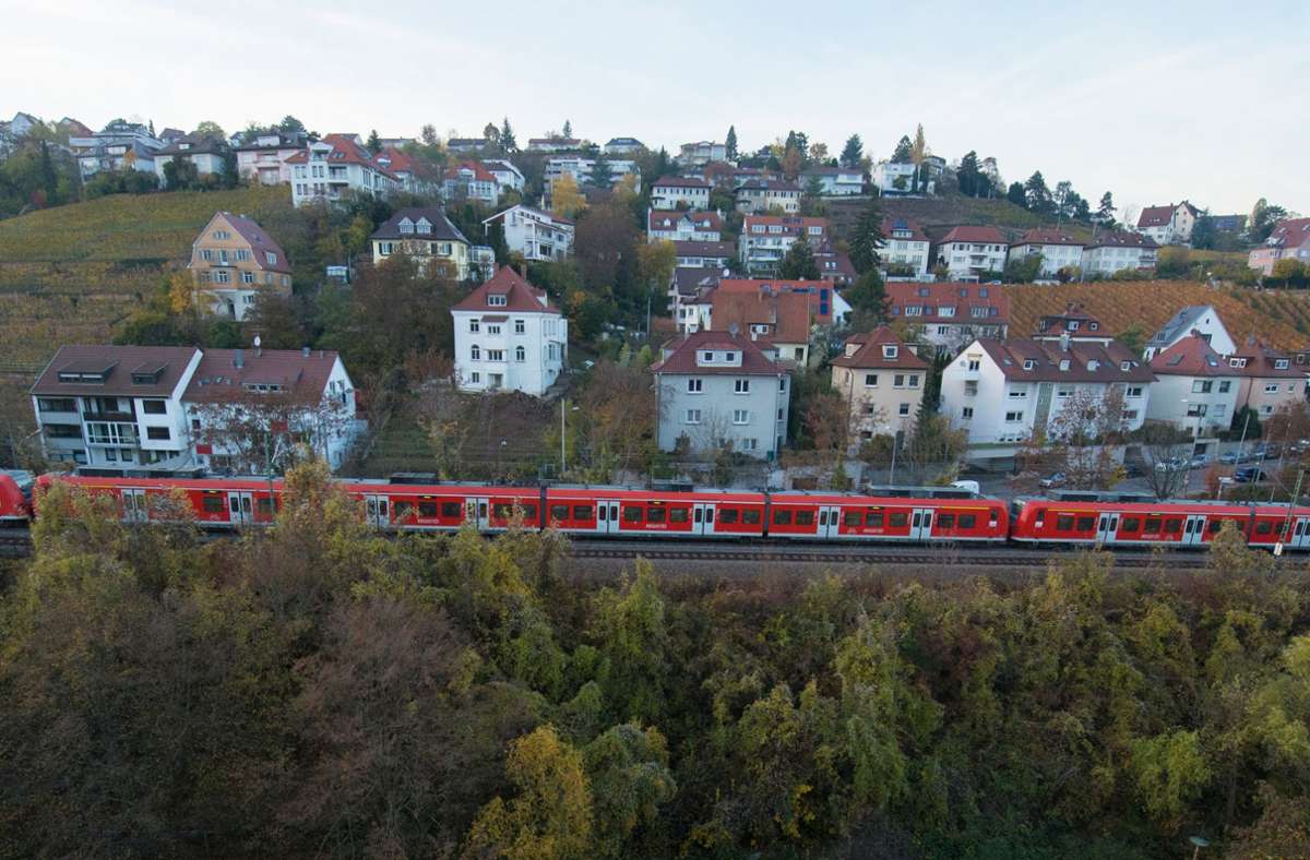 Die Gäubahnstrecke  durch Stuttgart wird vom Hauptbahnhof abgehängt,  Züge sollen über den Flughafen fahren.  Damit entfällt sie auch als Notfallverbindung für die S-Bahn. Foto: dpa/Franziska Kraufmann