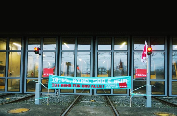 Warnstreik im öffentlichen Verkehr: Nach Stuttgart fährt fast nichts mehr