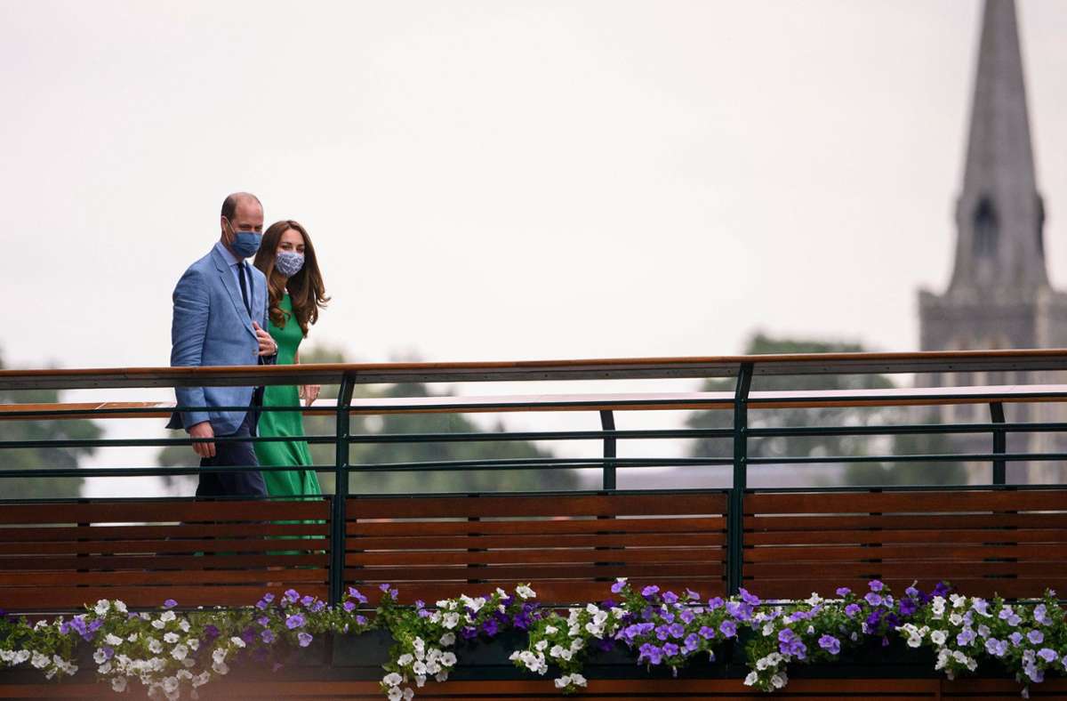 Grün wie der Rasen von Wimbledon – Herzogin Kate kam zum Damen-Finale mit ihrem Ehemann Prinz William, der eher für seine Fußballleidenschaft bekannt ist.