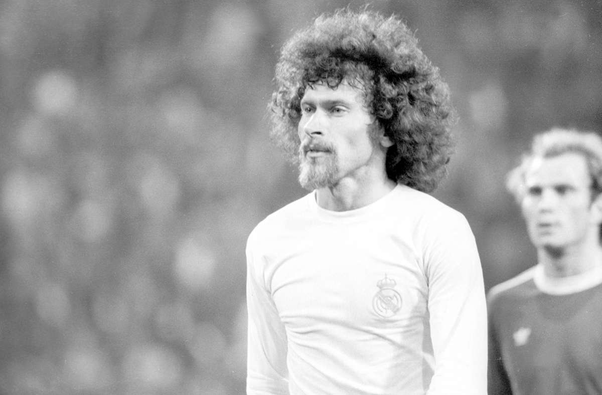 Gemeinsam mit Günter Netzer wirbelte Paul Breitner im Mittelfeld von Real. Er spielte von 1974 bis 1977 bei den Königlichen (84 Spiele/10 Tore). Danach wechselte er zu Eintracht Braunschweig.